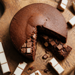 gateau kinder maxi maison tranché avec chocolat