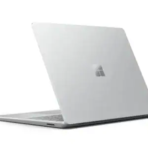 Υπολογιστής Microsoft Surface Laptop 4 σε λευκό χρώμα, λεπτός και μοντέρνος.