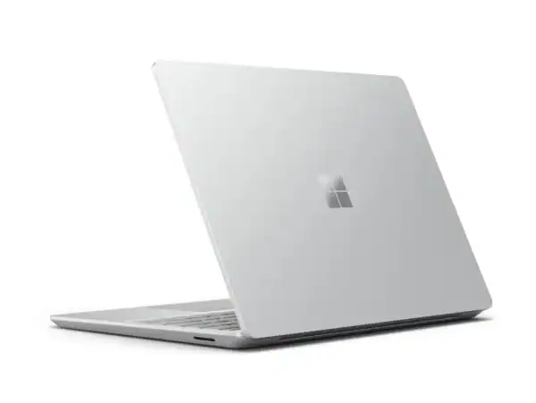 Υπολογιστής Microsoft Surface Laptop 4 σε λευκό χρώμα, λεπτός και μοντέρνος.