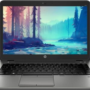 Βιβλιοθήκη με laptop HP σε πράσινο τοπίο, οθόνη με δασική φύση.