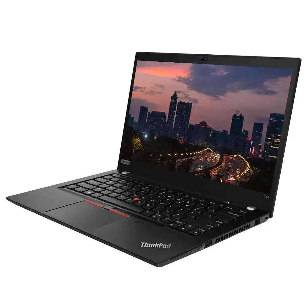 Φορτηγός υπολογιστής Lenovo ThinkPad σε μαύρο χρώμα, ανοιχτός με οθόνη displaying πόλη τη νύχτα.