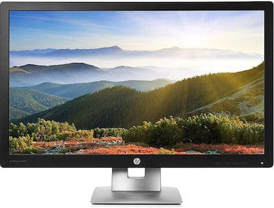 Οθόνη υπολογιστή με όμορφο τοπίο βουνών και ομίχλης.