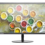 Ζωγραφική με μπογιές σε οθόνη υπολογιστή, τέχνη και δημιουργικότητα ψηφιακά.