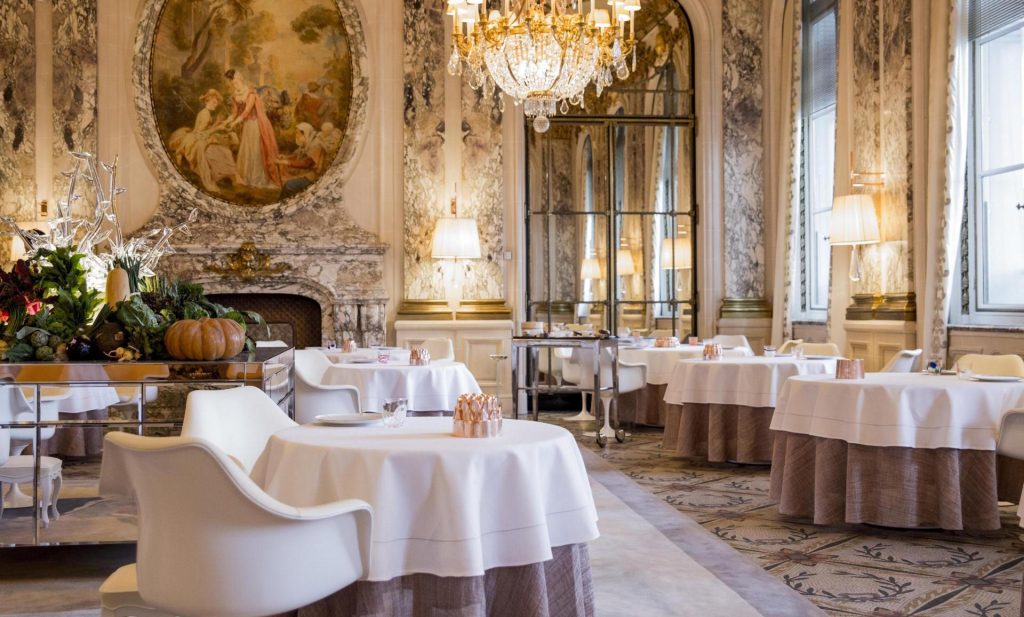 Les meilleurs restaurants pour les JO 2024 à Paris intérieur du restaurant gastronomique teritoria le meurice à paris