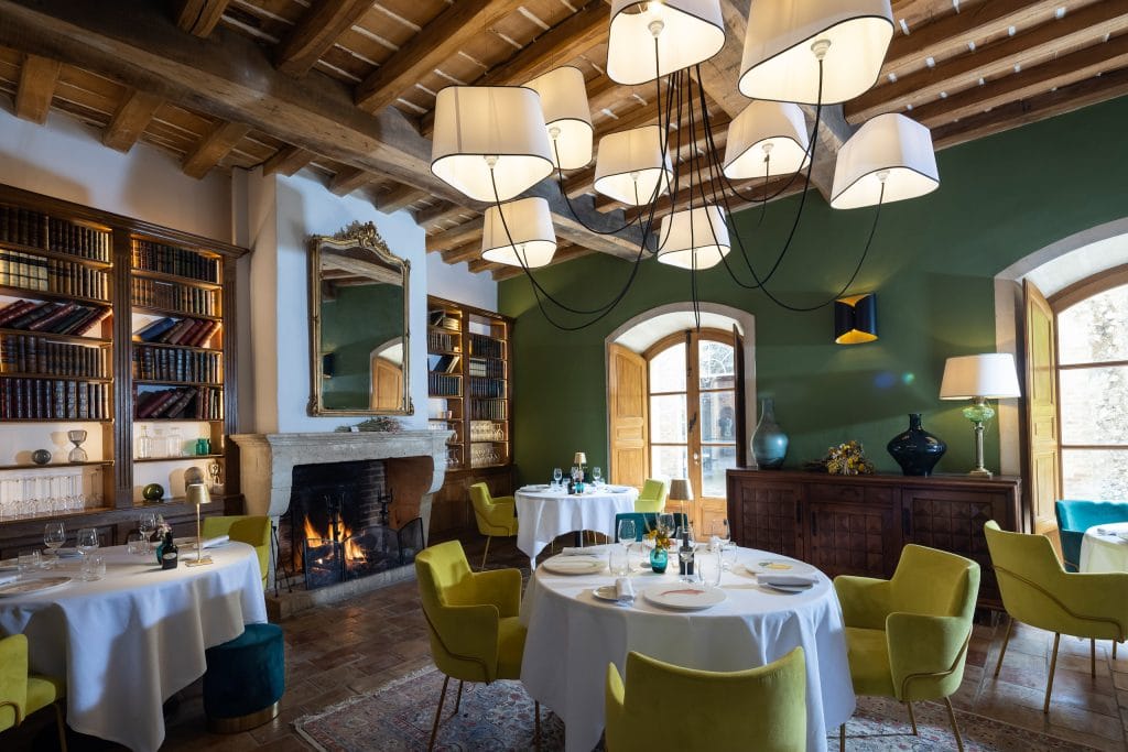 Nos maisons kid-friendly : des hôtels et restaurants pensés pour toute la famille le resaurant la magdeleine - mathias dandine