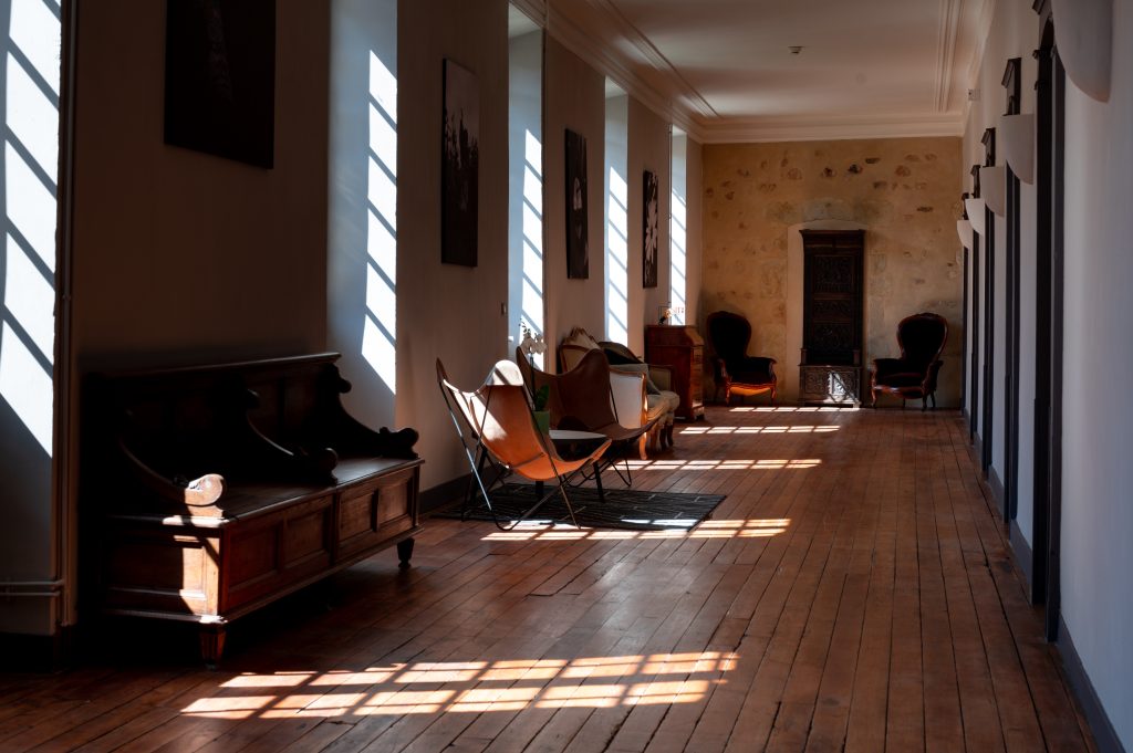 Nos meilleurs hôtels spa en France: des maisons sincères et durables salle détente au monastère de saint-mont, adresse teritoria en occitanie