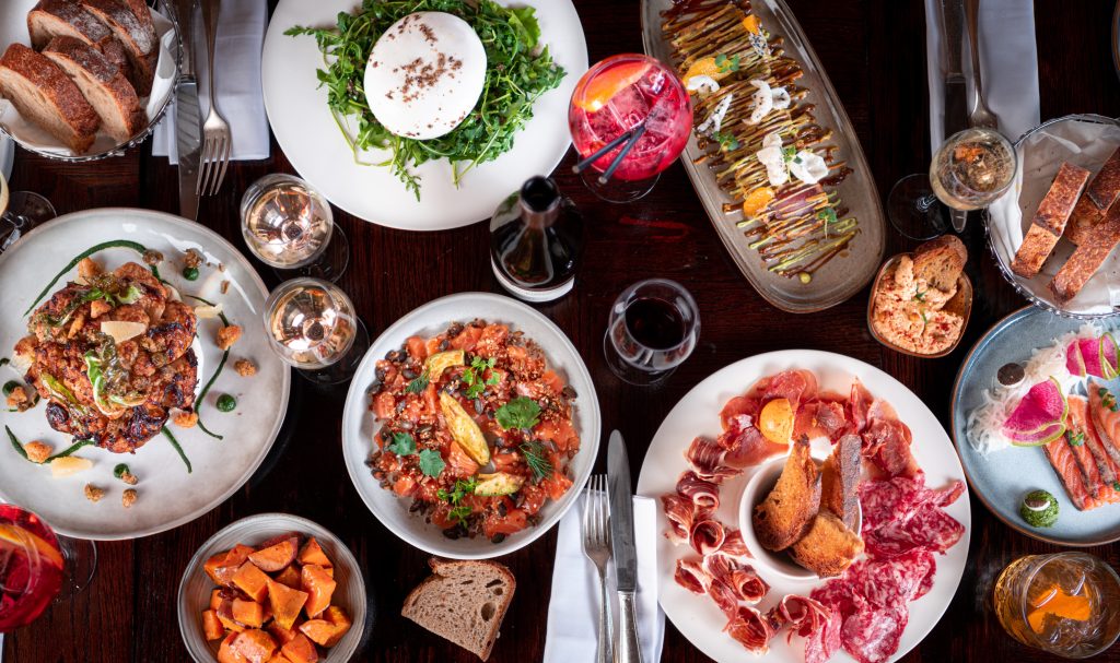 Les meilleurs restaurants pour les JO 2024 à Paris table du restaurant teritoria le camondo à paris