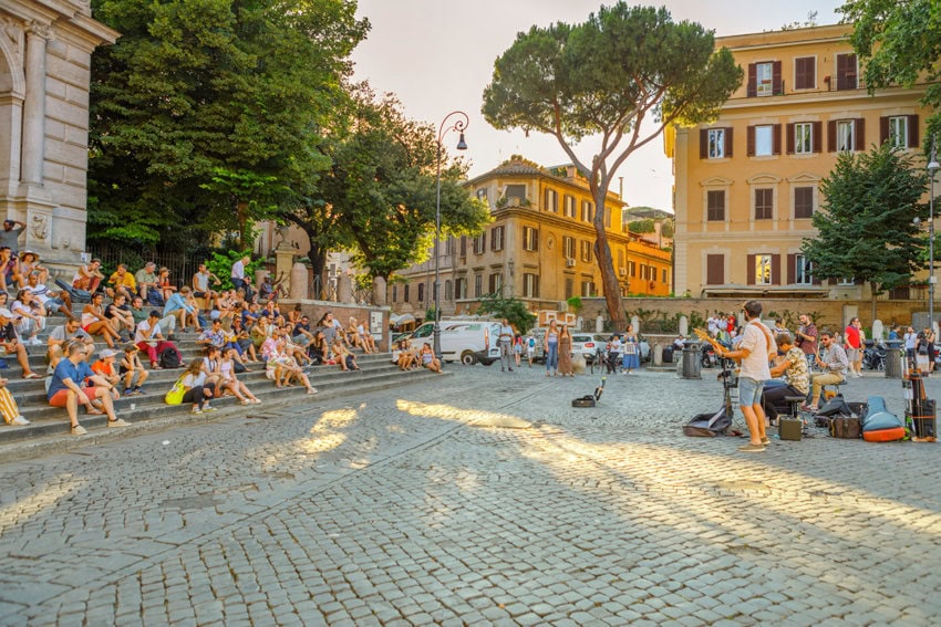Escapade en Italie : de Florence à Rome, en passant par Pérouse piazza trilussa dans le quartier de trastevere a rome © tunart istock 850x567 1
