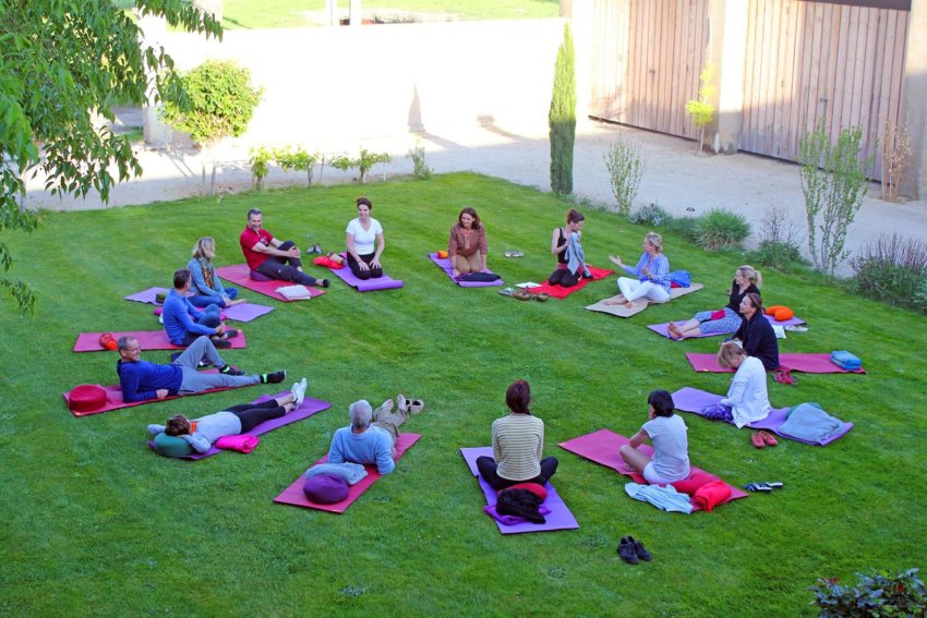 Week-end entre filles en France : les suggestions de Teritoria weekend entre filles yoga domaine des clos