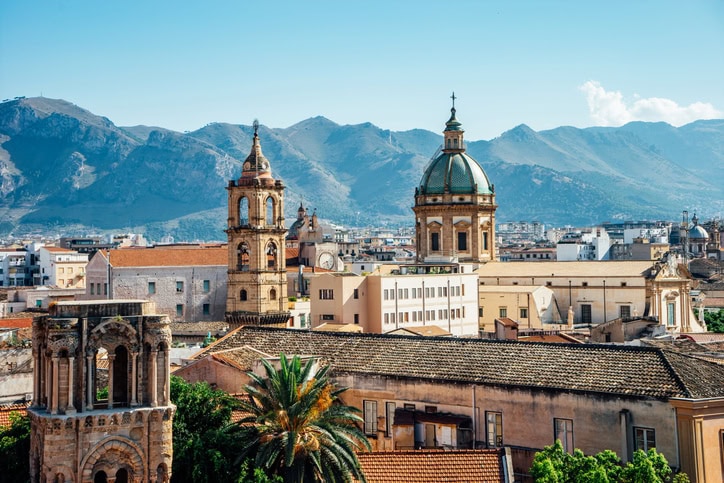 Nos meilleures destinations pour voyager en février en Europe istock 1364745575