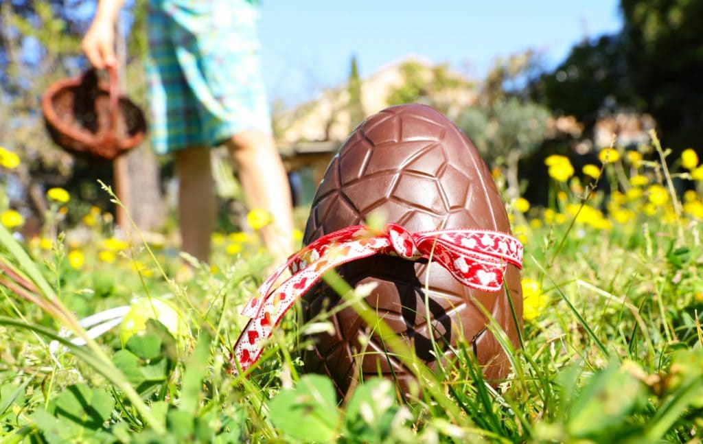 Pâques et ses traditions en France et en Europe œufs de pâques tradition france, chasse aux œufs, traditions de pâques