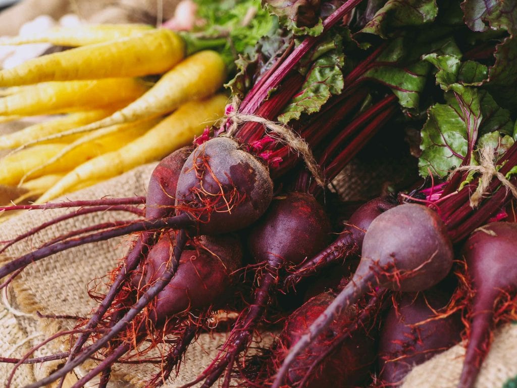 Cuisine de saison : le calendrier des fruits et légumes de printemps melissa legette xgcq t hct4 unsplash