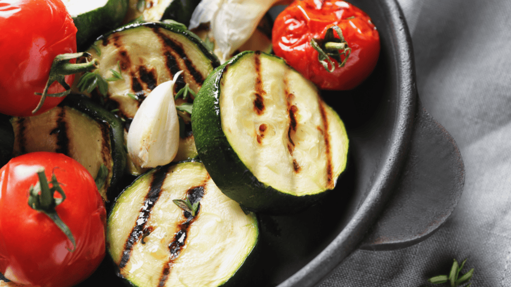courgettes et tomates roties. calendrier des fruits et légumes d'été