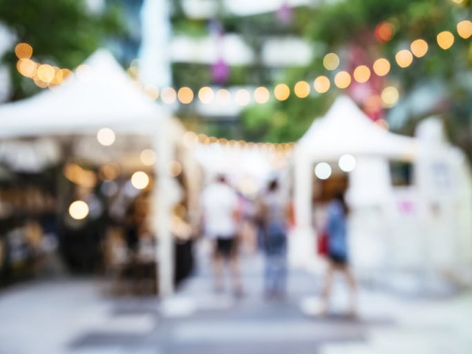 Voyage dans le cœur vert de l’Italie : itinéraire à la découverte de la région Ombrie image illustrative d'un festival