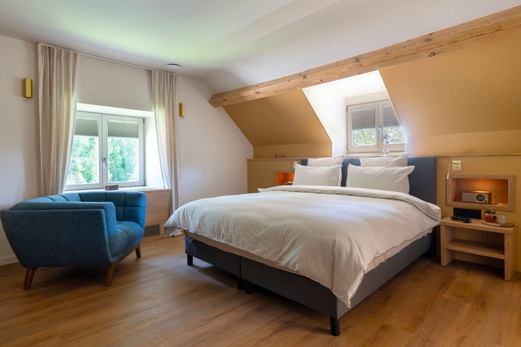 Nos maisons kid-friendly : des hôtels et restaurants pensés pour toute la famille une des chambres de l'hôtel-restaurant domaine du château de leignon