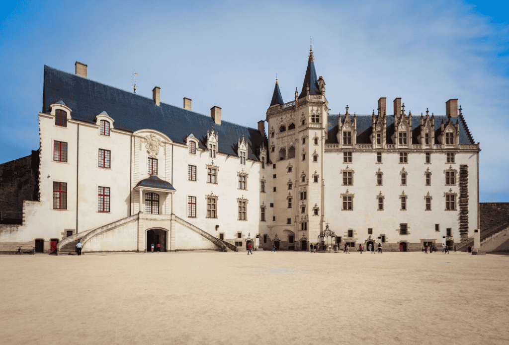 Nantes : voyage au cœur d'une ville entre histoire et modernité nantes