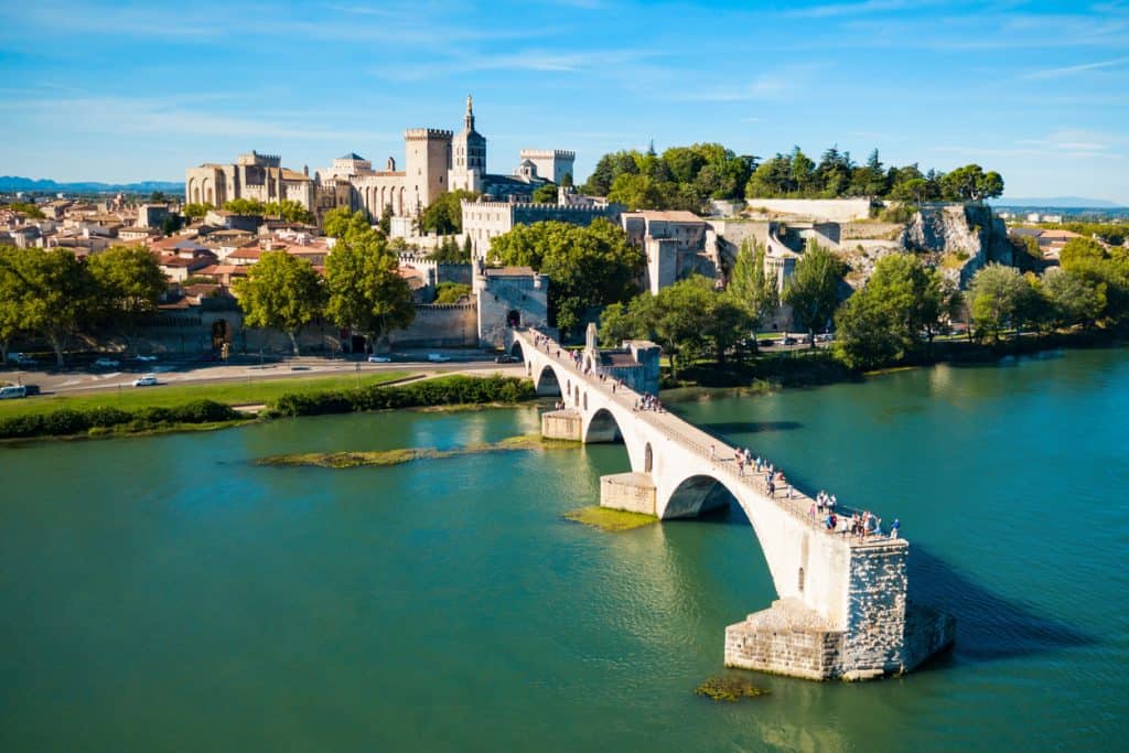 voyager seule en europe : conseils pratiques et destinations insolites : avignon

