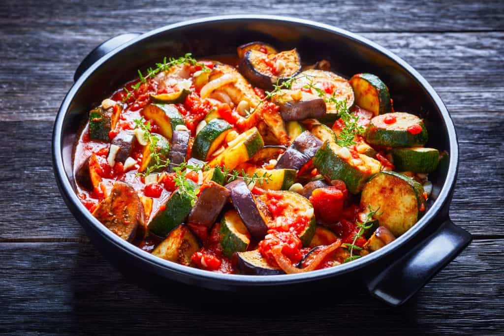Specialità gastronomiche francesi per regione istock 1255691142