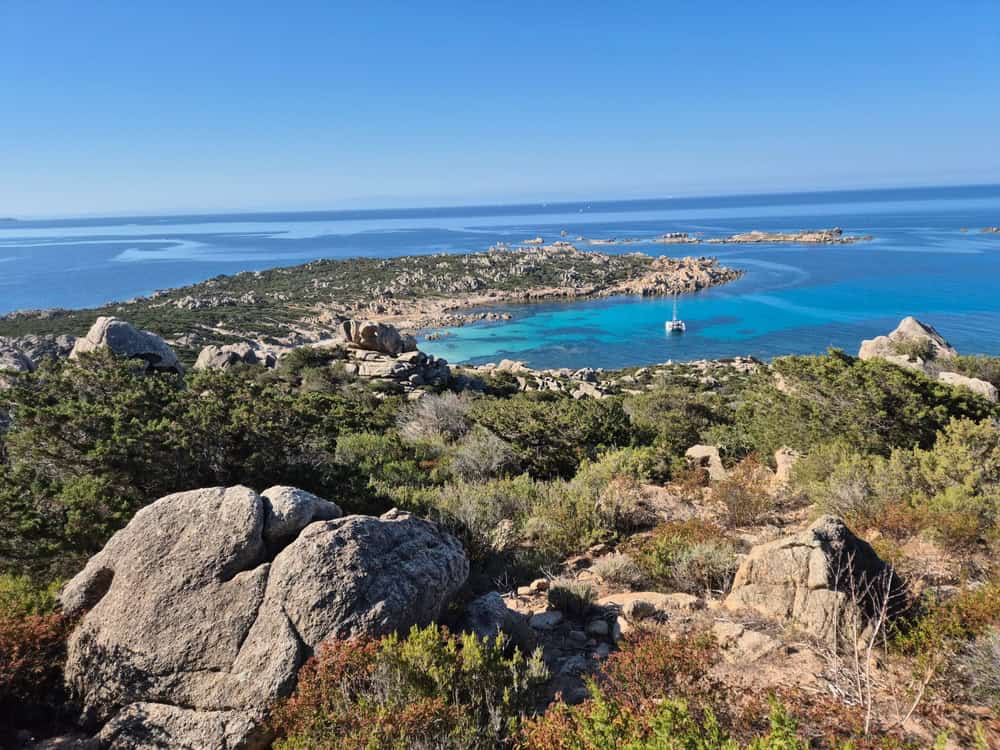 shutterstock 2516300811 crobirensi sentier littoral des bruzzi crosica france