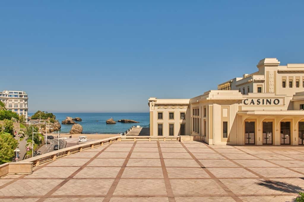 Biarritz : entre océan, légendes et élégance basque casino de biarritz
