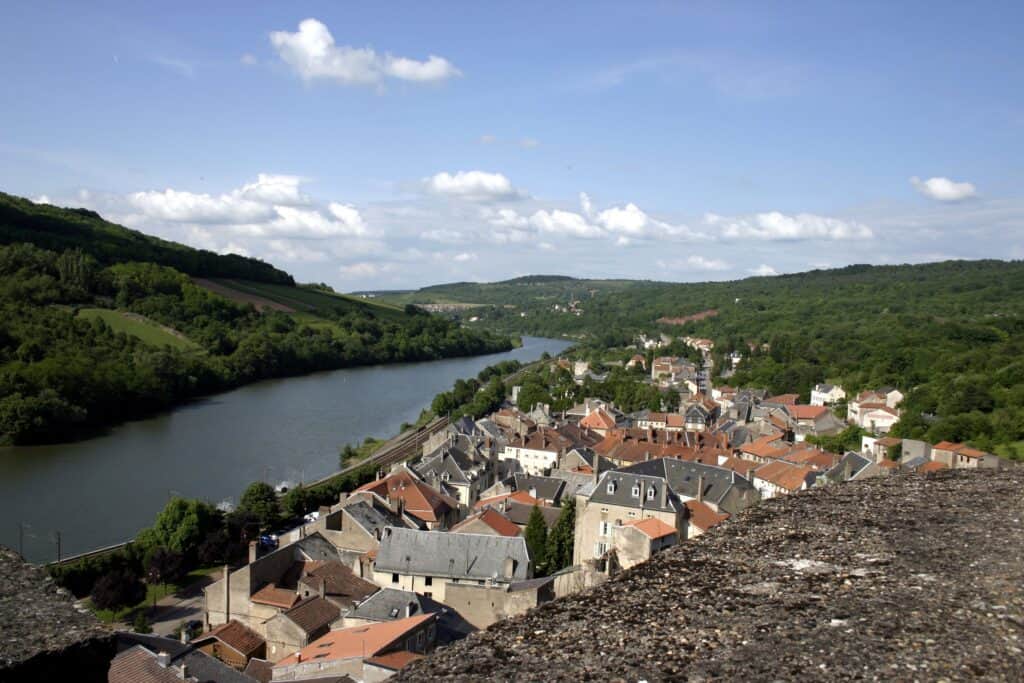 www.chateau sierck.com cassociation du chateau des ducs de lorraine vuesierck1