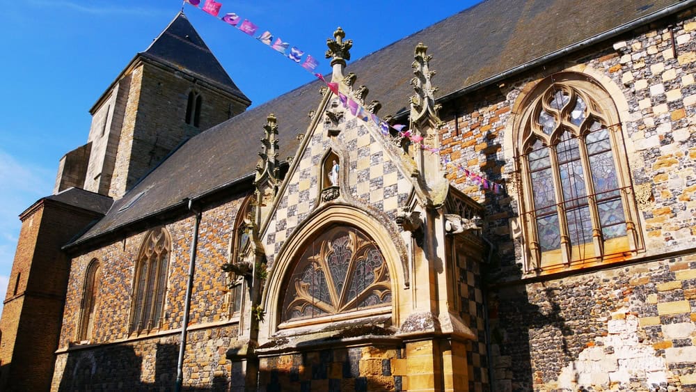 eglise de sat valery sur somme shutterstock 2535915573 lacroix christine
