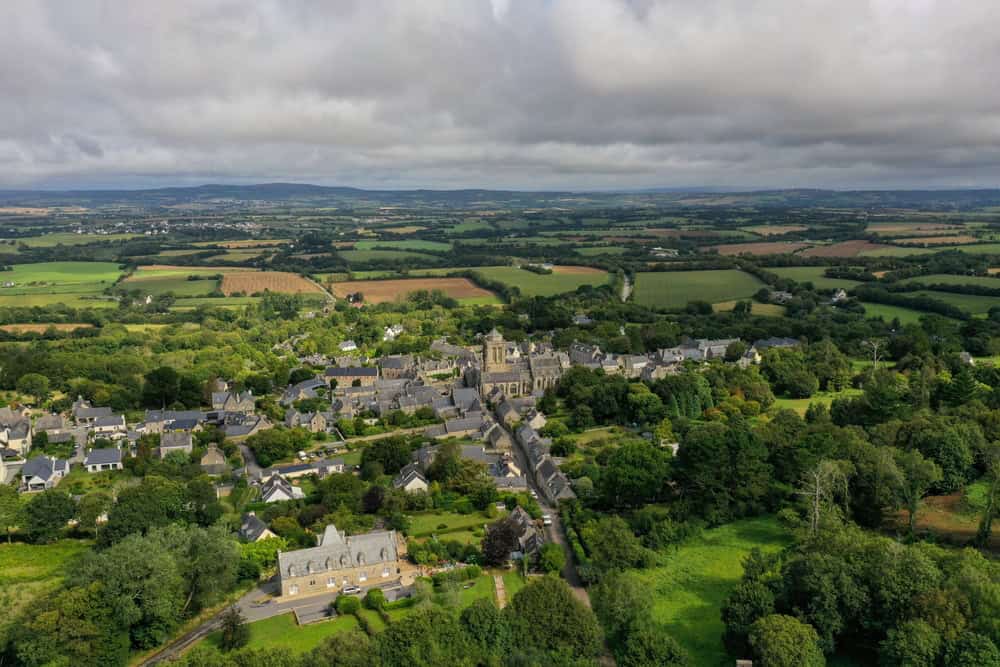 locronan du ciel shutterstock 2109979649 photofort77