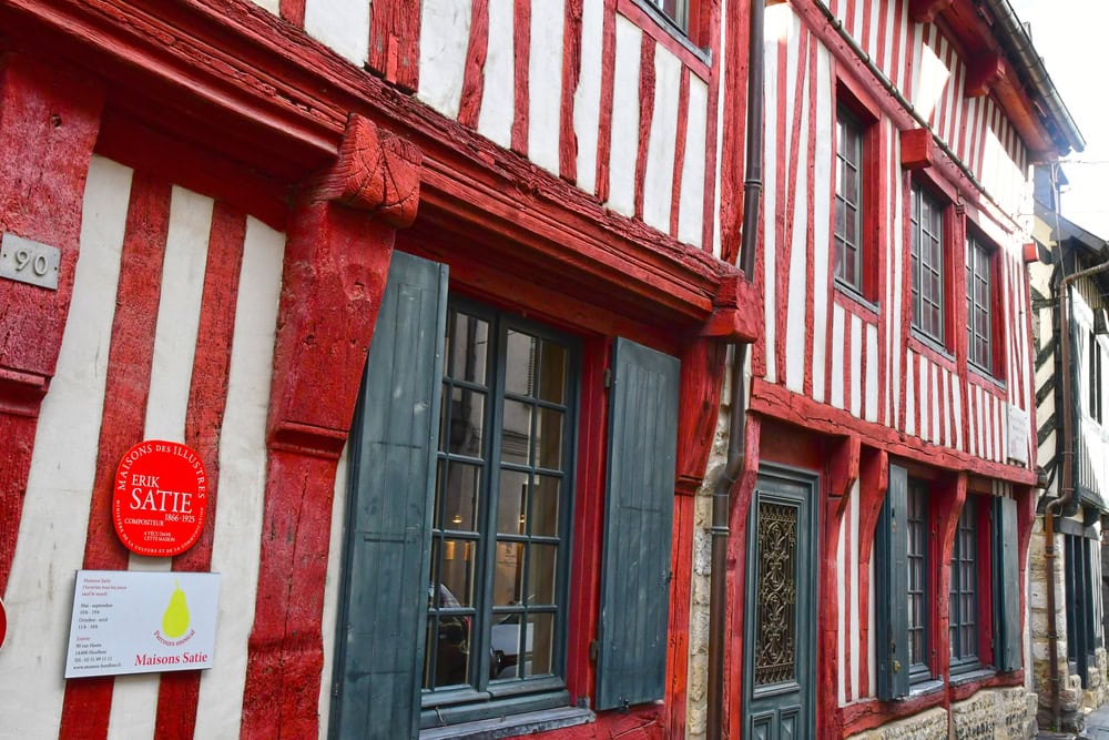 Musee Erik Satie shutterstock 1941147994 Pack Shot