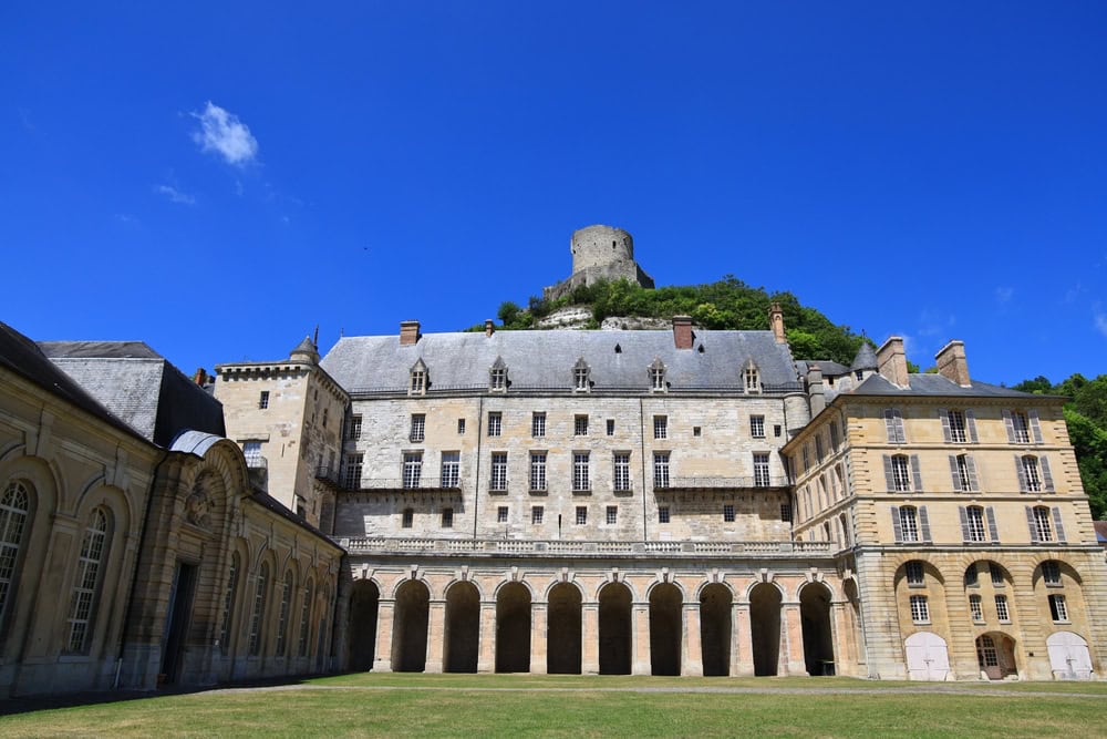 Chateau de la Roche Guyon shutterstock 2641958489 olivard