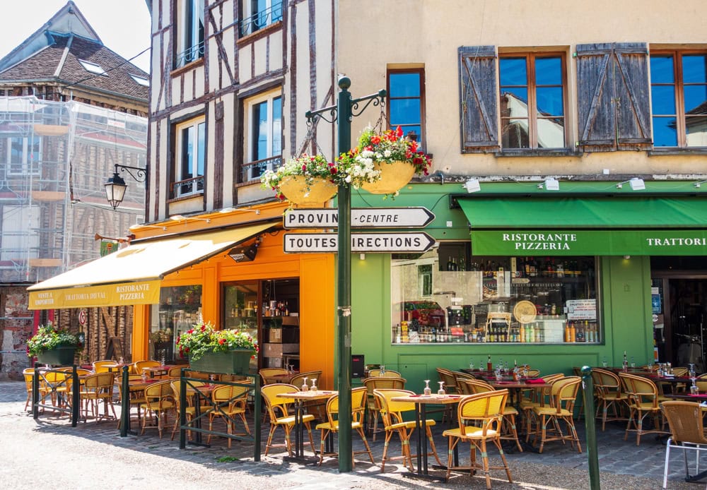 rue Provins shutterstock 2180334445 ilolab
