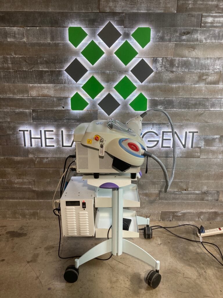 Palomar-StarLux-Handpiece-And-Cart-At-The-Laser-Agent