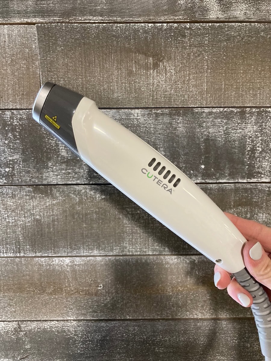 Cutera-Laser-Xeo-Handpiece-Display