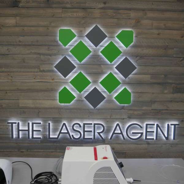 2004-AngioDynamics-D15-Laser-System-At-The-Laser-Agent