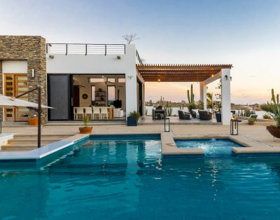 2 Luxury villas in desert oasis – large property w/ pool & hot-tub