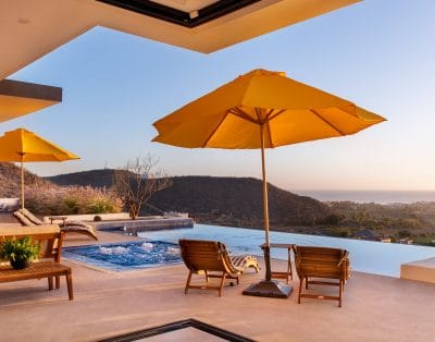 Luxury villa with incredible views, infinity pool & hot-tub