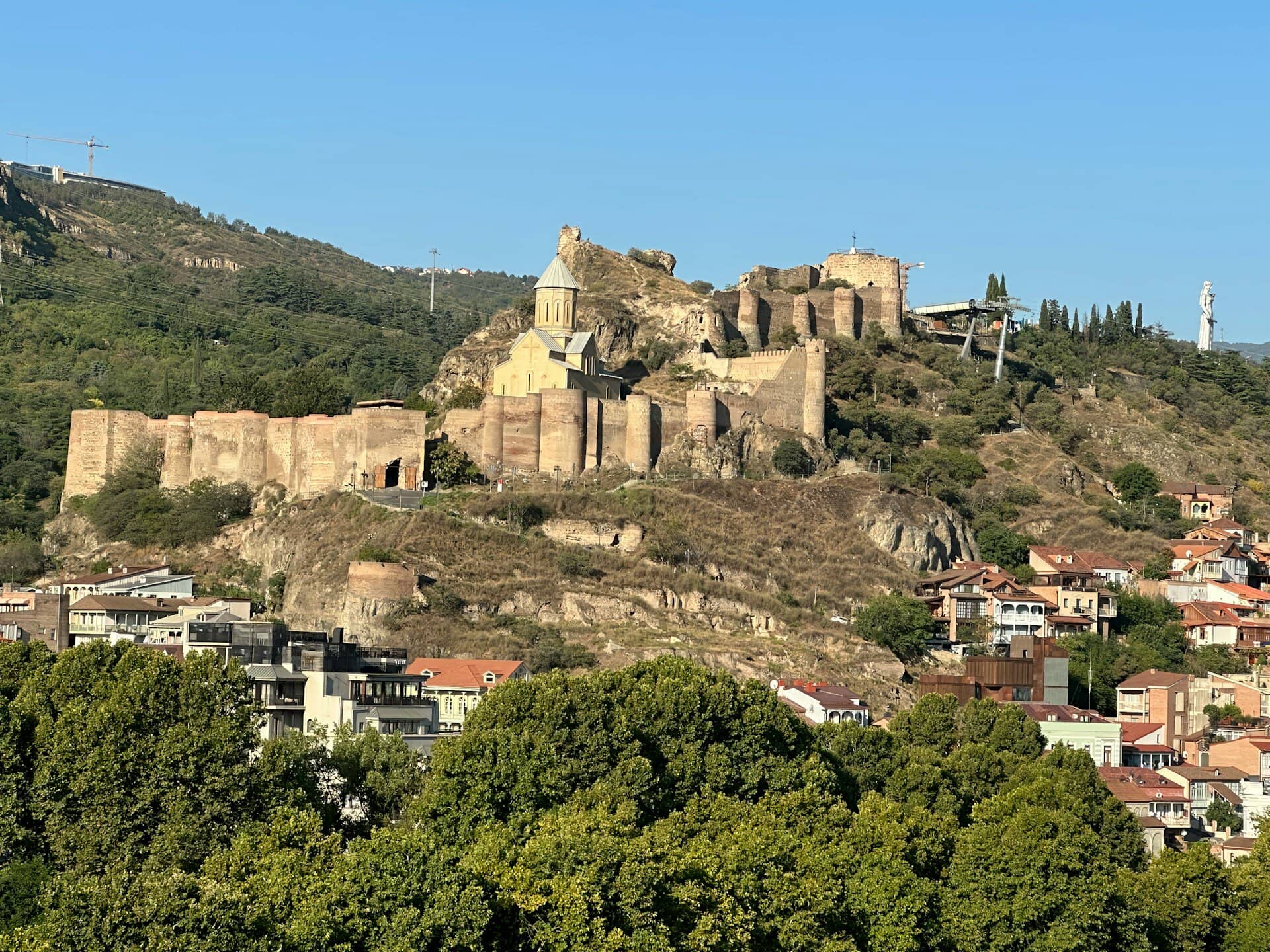 כנסיית הקדוש ניקולס במבצר נריקלה מעל טביליסי