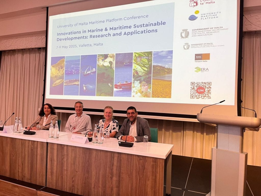 ο δρ ιωάννης φιλιππόπουλος δίνει κεντρική ομιλία στο malta 2025 (6)