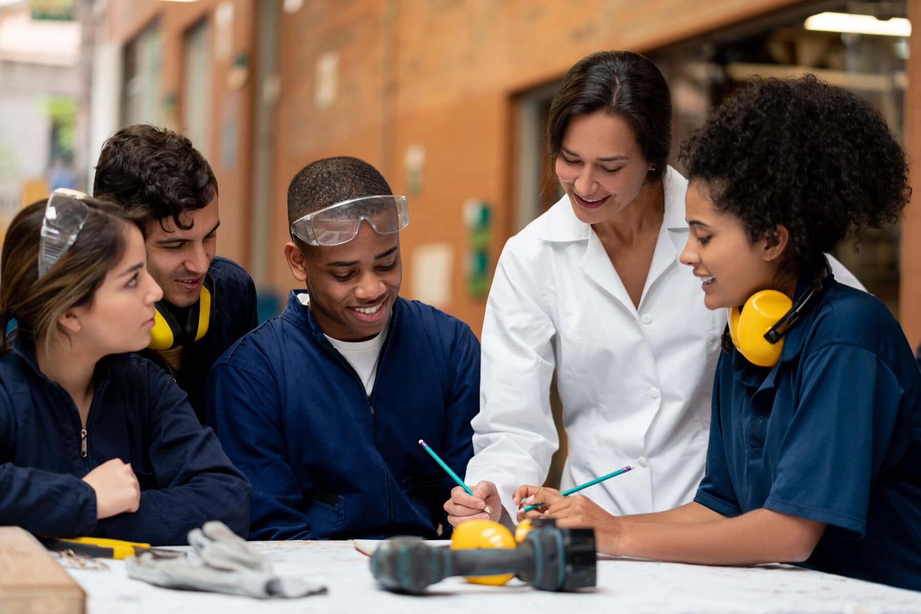 teacher talking to a group of industrial design students about a project