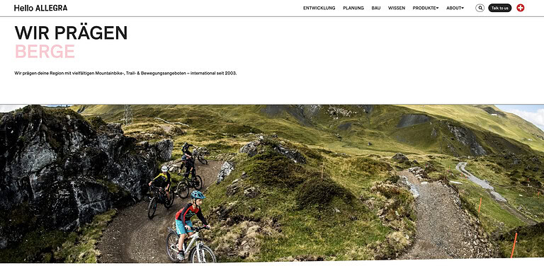 - Abenteuerspielplatz auf Bergpfad, Mountainbiken in alpiner Natur.