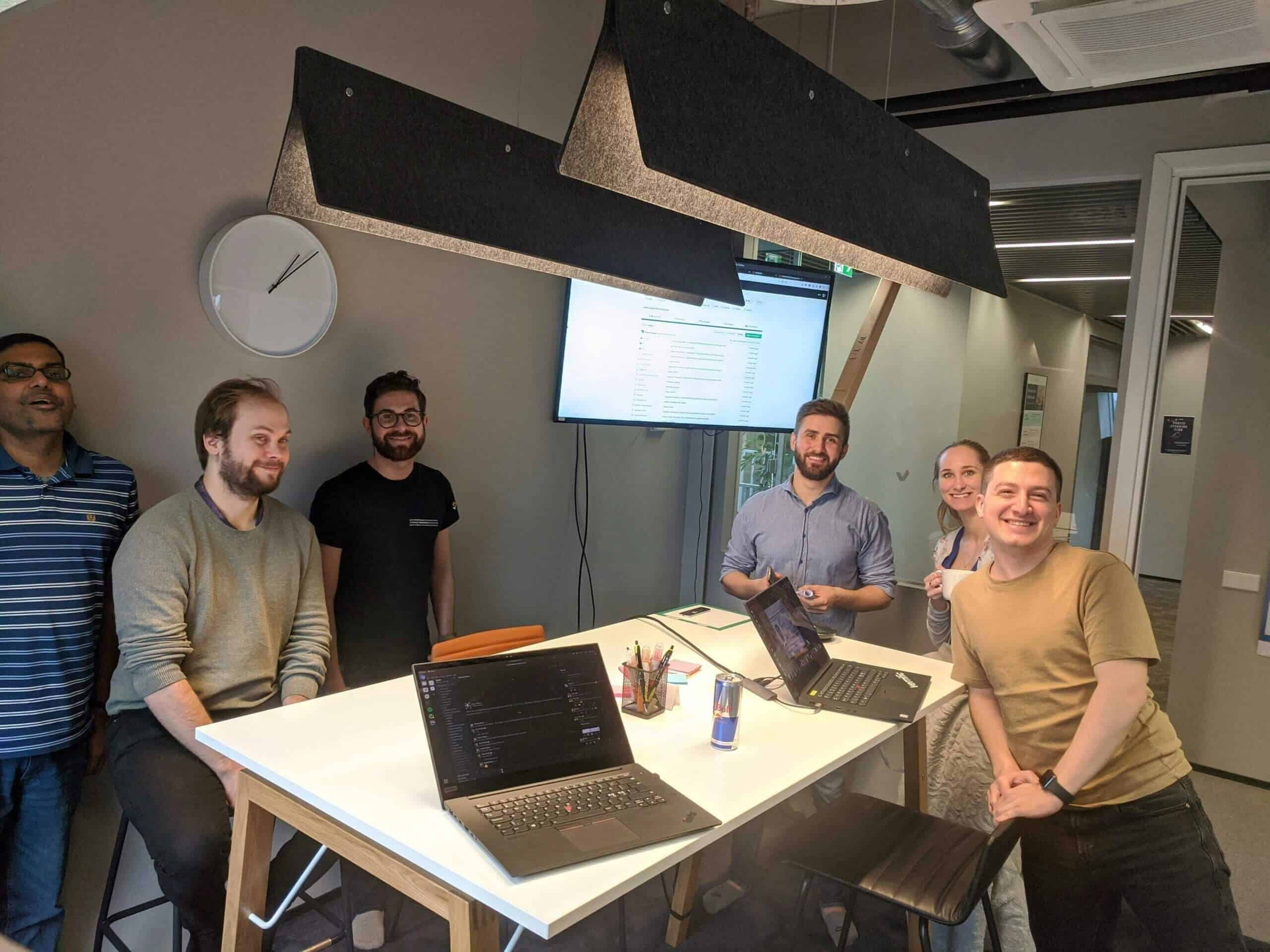 Henri com o resto da equipe de extração