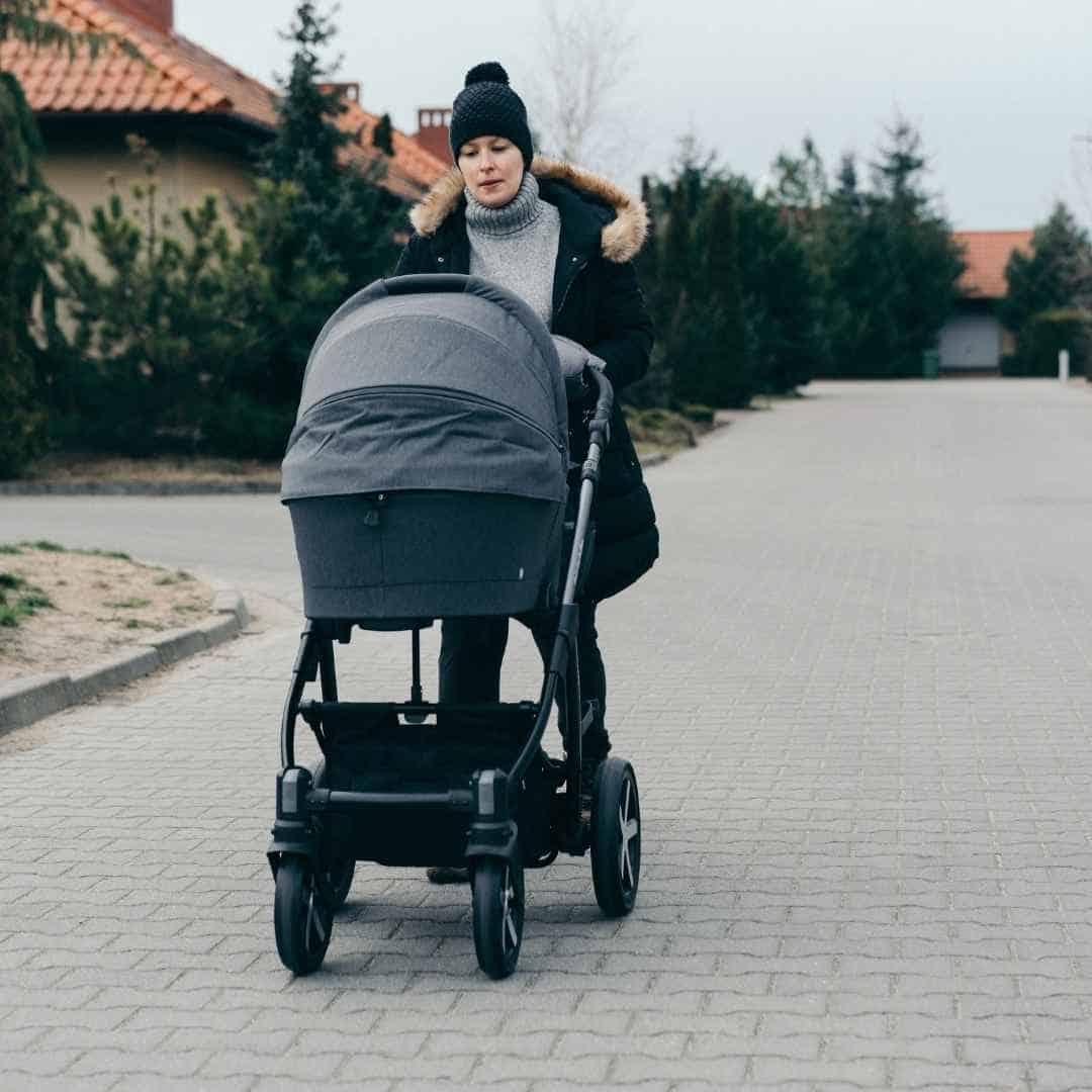 Tips for your first stroller walk with a newborn