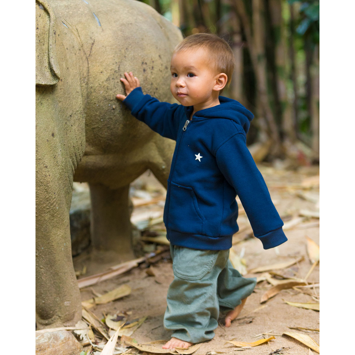 Hoodie Dunkelblau Rainbow – Bild 4