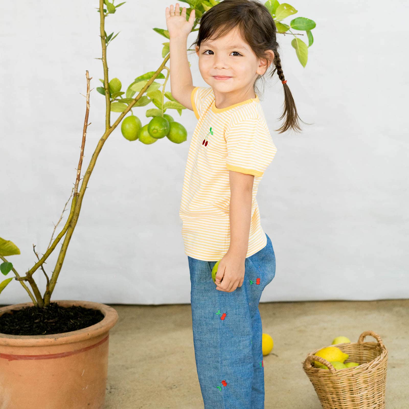 Chino Hose Cherry – Bild 3