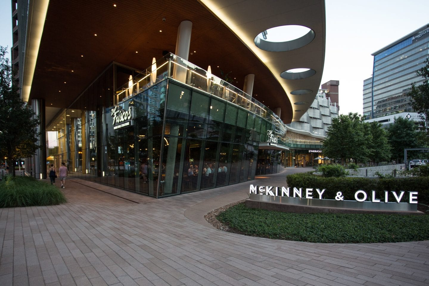 Local restaurants and storefronts near Glass House Dallas, Texas