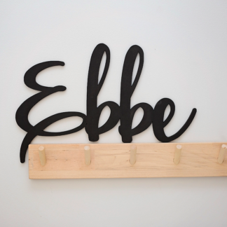 Personlig namnskylt i trä för barnrum