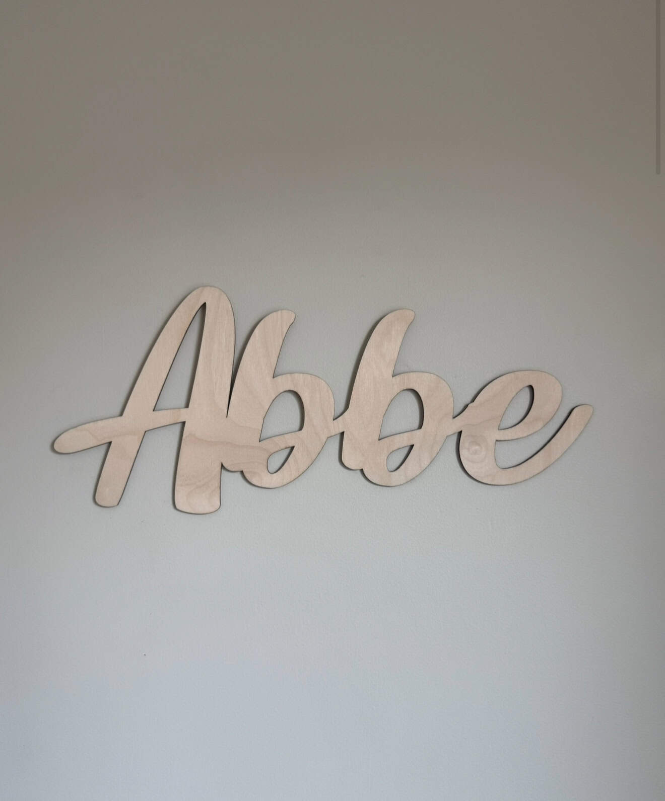 Personlig namnskylt i trä för barnrum