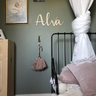 Personlig namnskylt i trä för barnrum