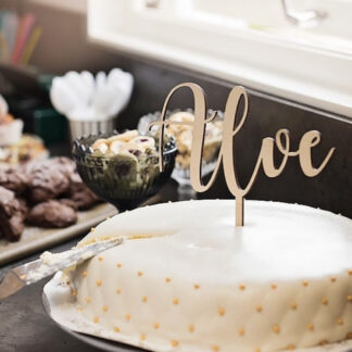 Caketopper trä - Ett valfritt namn/ord