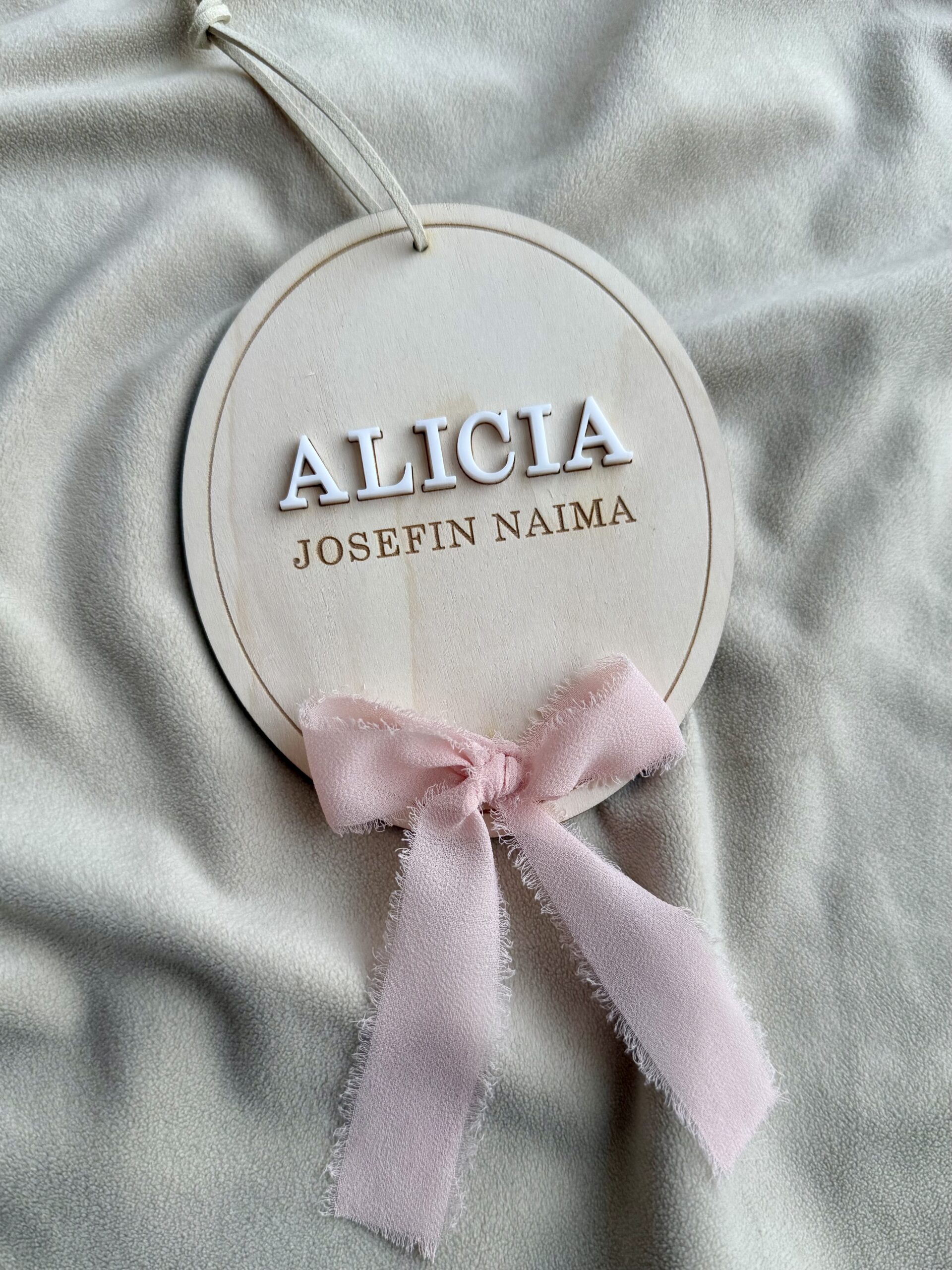 Namnskylt - Oval med chiffongband - Bild 5