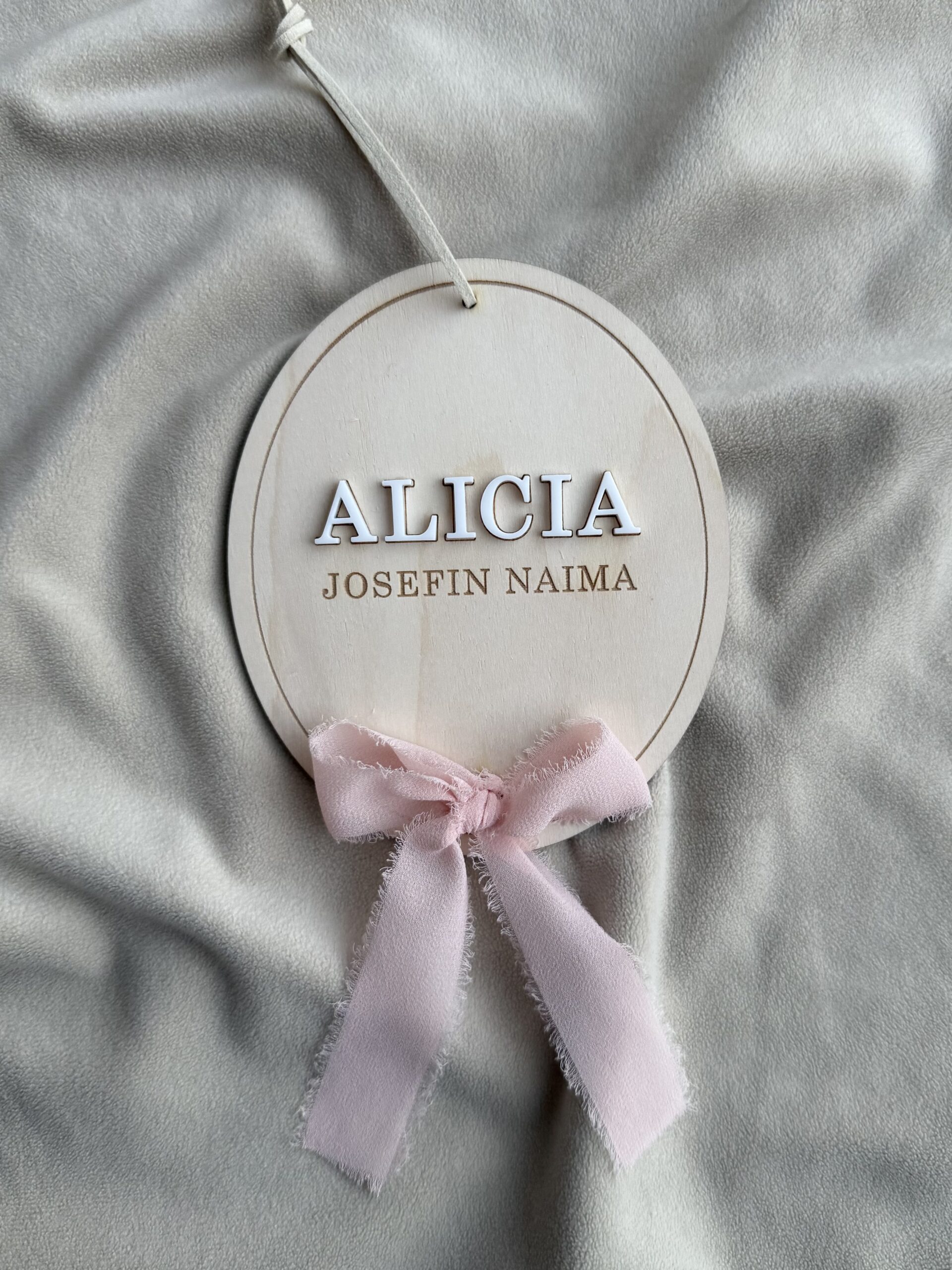 Namnskylt - Oval med chiffongband - Bild 3